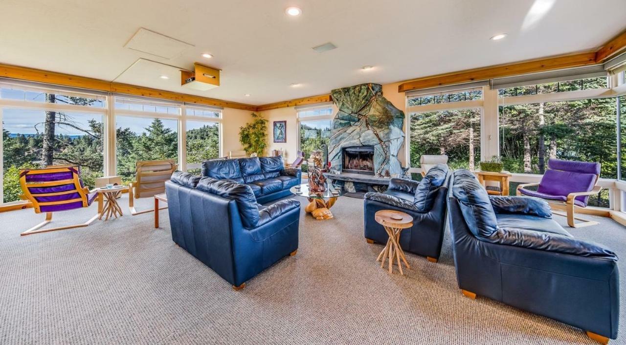 Stillpoint Lodge - All-Inclusive Halibut Cove Eksteriør bilde